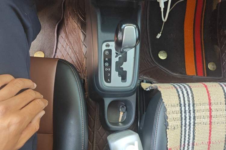Used Suzuki Jimny 2015 1.3 AT JLX Gear Lever