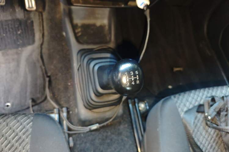 Used Suzuki Jimny 2015 1.3 MT JLX Gear Lever