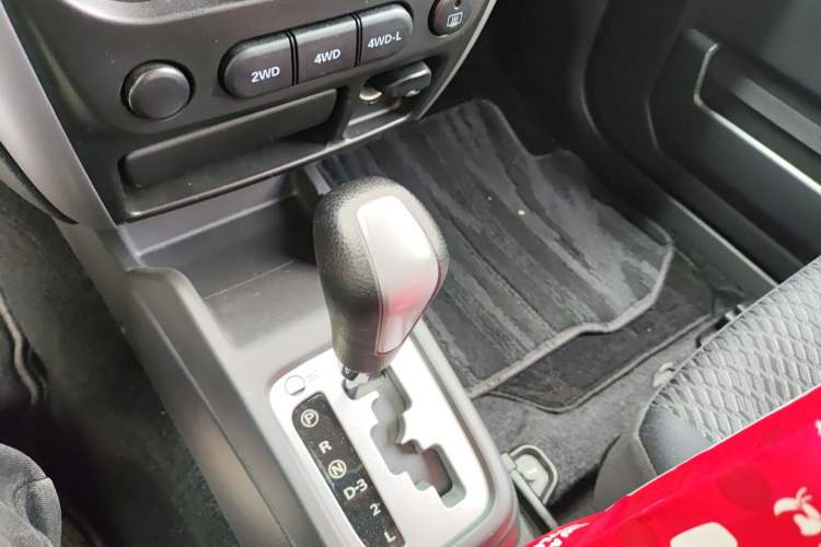 Used Suzuki Jimny 2015 1.3 AT JLX Gear Lever