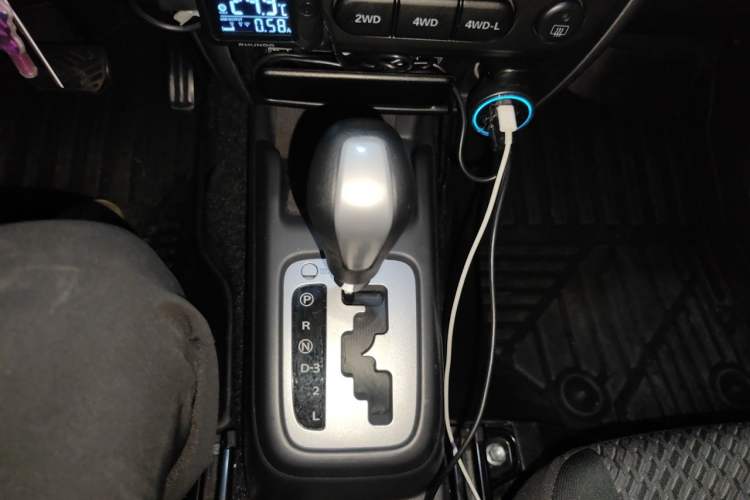 Used Suzuki Jimny 2015 1.3 AT JLX Gear Lever
