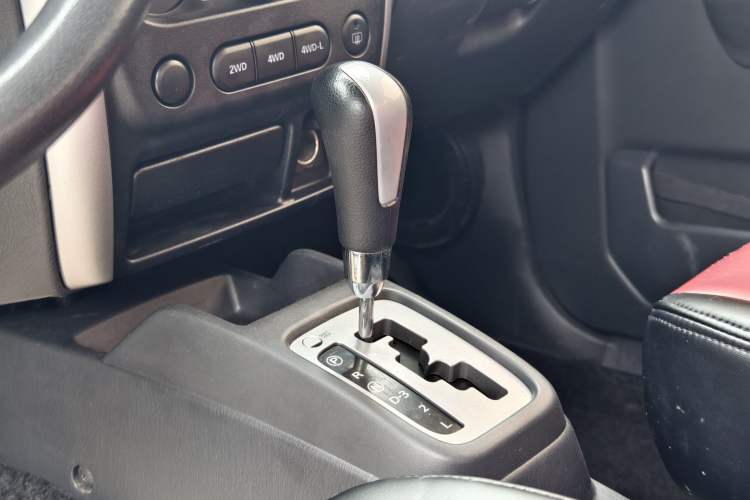 Used Suzuki Jimny 2015 1.3 AT JLX Gear Lever