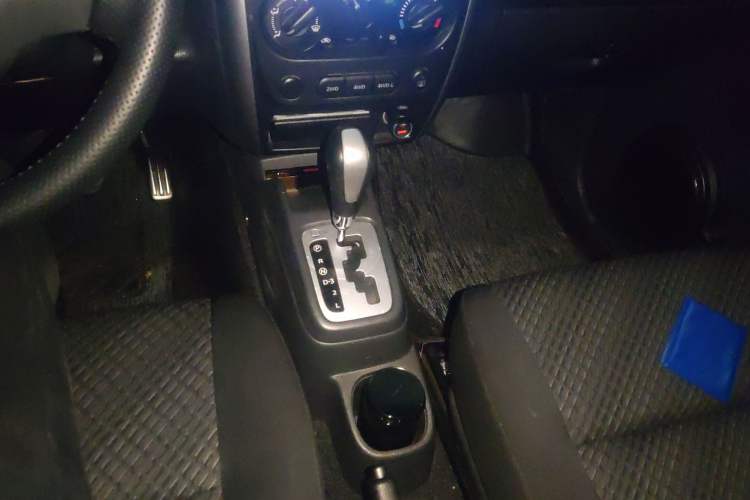 Used Suzuki Jimny 2015 1.3 AT JLX Gear Lever