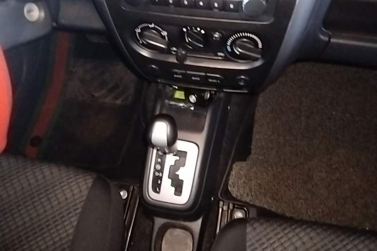 Used Suzuki Jimny 2015 1.3 AT JLX Gear Lever