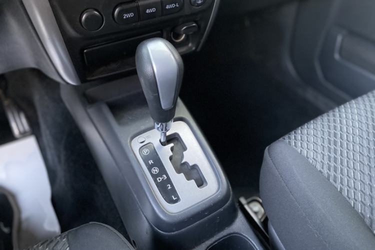 Used Suzuki Jimny 2015 1.3 AT JLX Gear Lever