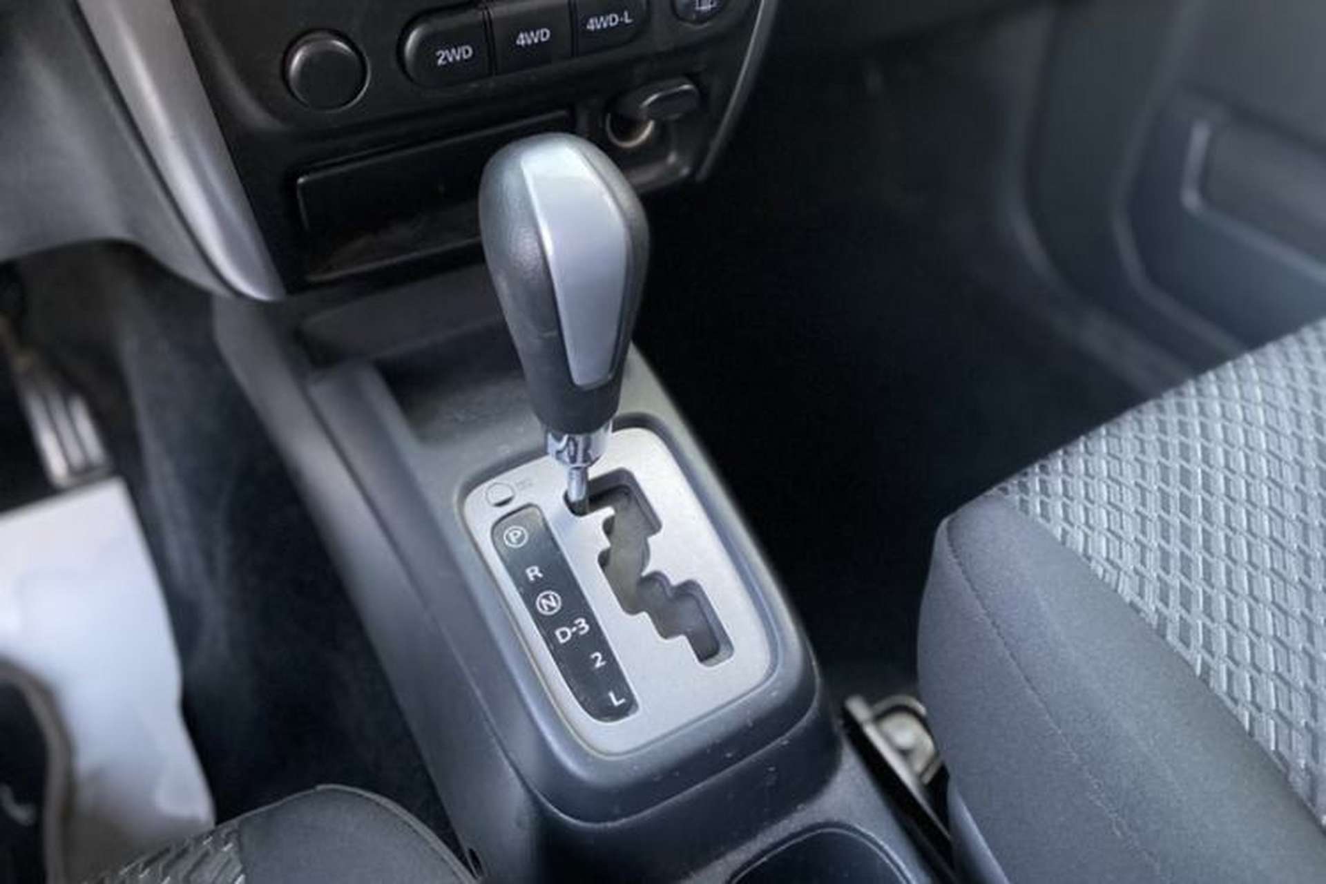 Used Suzuki Jimny 2015 1.3 AT JLX Gear Lever