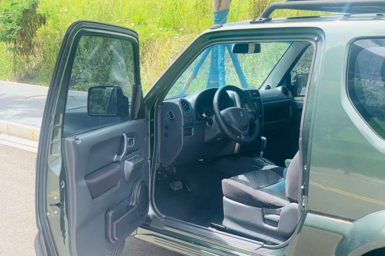 Used Suzuki Jimny 2015 1.3 AT JLX Interior 1