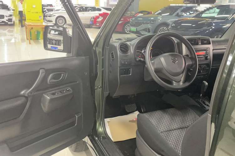 Used Suzuki Jimny 2015 1.3 AT JLX Interior 2