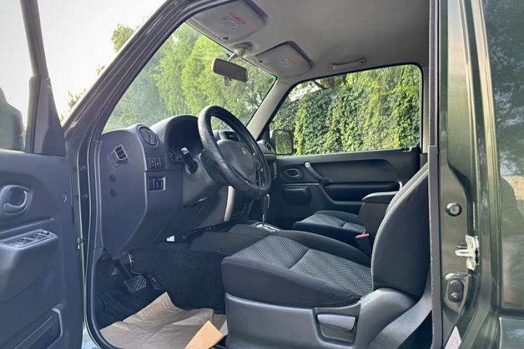 Used Suzuki Jimny 2015 1.3 AT JLX Interior 2