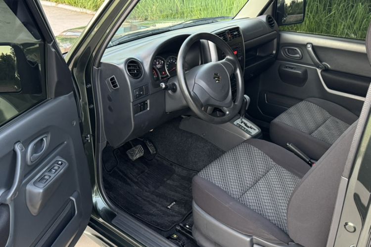 Used Suzuki Jimny 2015 1.3 AT JLX Interior 2