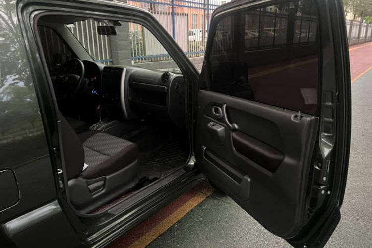Used Suzuki Jimny 2015 1.3 AT JLX Interior 2