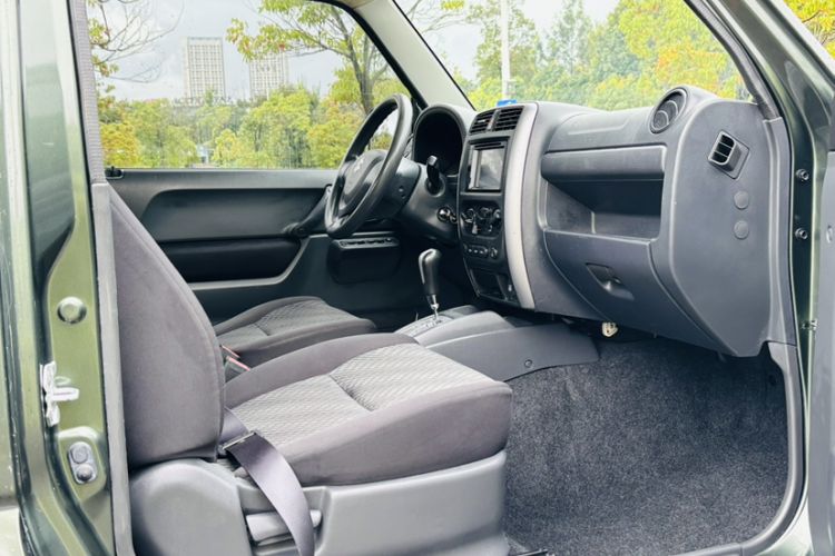 Used Suzuki Jimny 2015 1.3L AT JLX Navigation Edition Interior 2