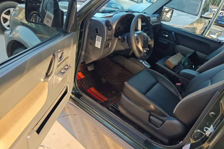Used Suzuki Jimny 2015 1.3 AT Mode3 Navigation Edition Interior 3