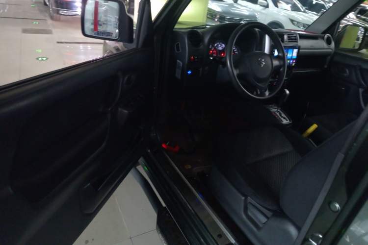 Used Suzuki Jimny 2015 1.3 AT JLX Interior 3