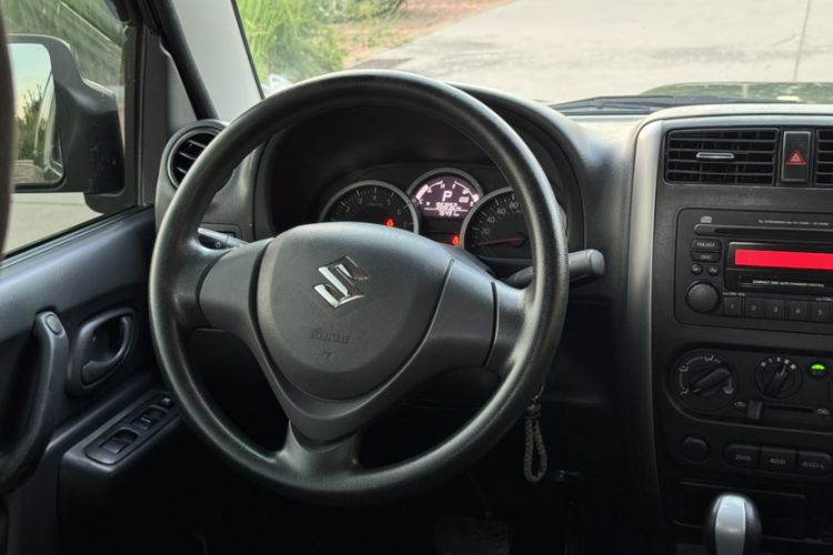 Used Suzuki Jimny 2015 1.3 AT JLX Interior 3