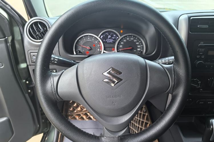 Used Suzuki Jimny 2015 1.3 AT JLX Interior 3