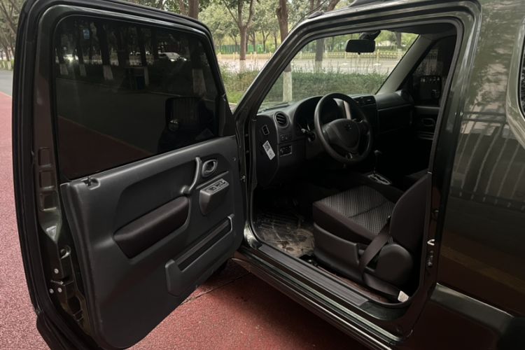 Used Suzuki Jimny 2015 1.3 AT JLX Interior 3