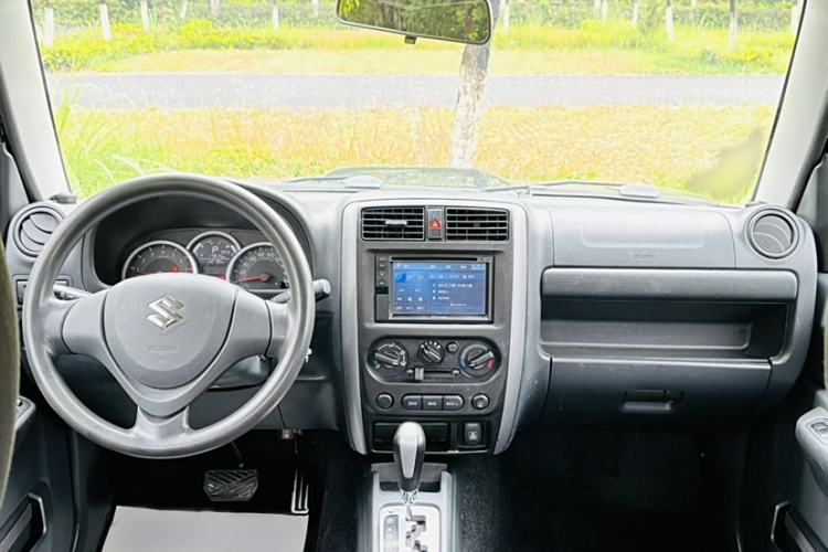 Used Suzuki Jimny 2015 1.3L AT JLX Navigation Edition Interior 3