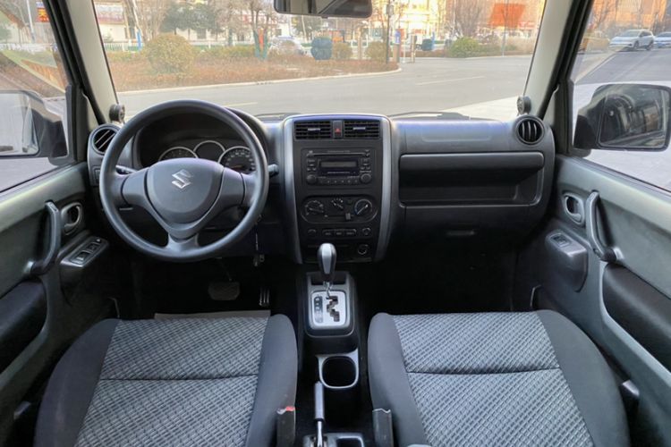 Used Suzuki Jimny 2015 1.3 AT JLX Interior 3