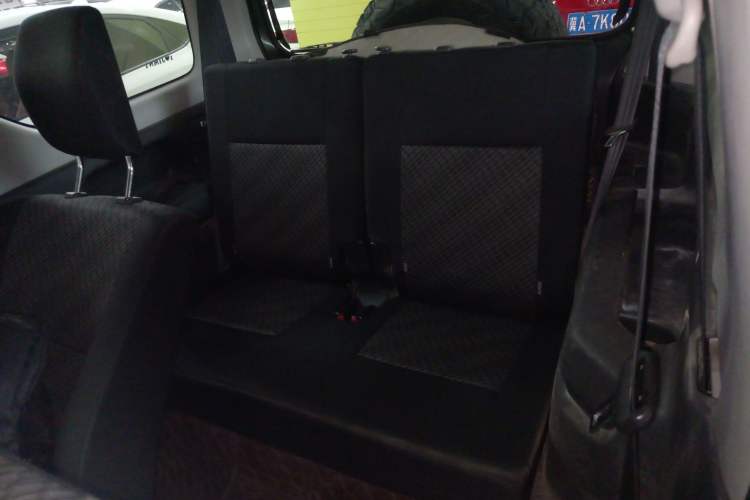 Used Suzuki Jimny 2015 1.3 AT JLX Interior 4