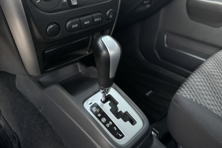Used Suzuki Jimny 2015 1.3 AT JLX Interior 4