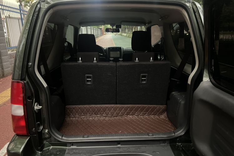Used Suzuki Jimny 2015 1.3 AT JLX Interior 4