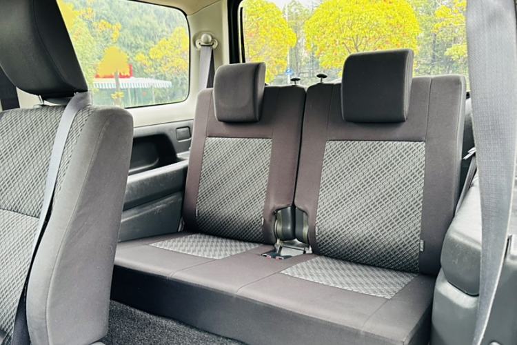 Used Suzuki Jimny 2015 1.3L AT JLX Navigation Edition Interior 4
