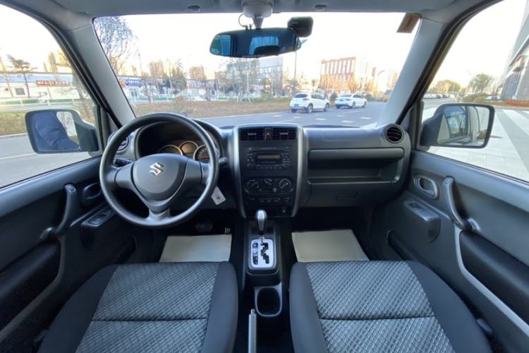 Used Suzuki Jimny 2015 1.3 AT JLX Interior 4