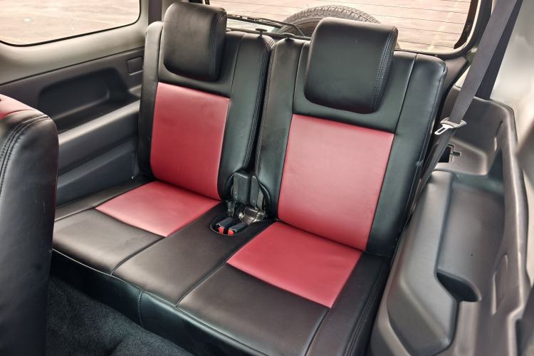 Used Suzuki Jimny 2015 1.3 AT JLX Interior 4