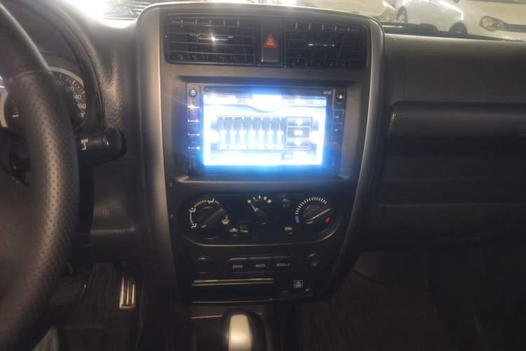 Used Suzuki Jimny 2015 1.3 AT JLX Interior 4