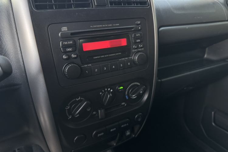 Used Suzuki Jimny 2015 1.3 AT JLX Interior 5