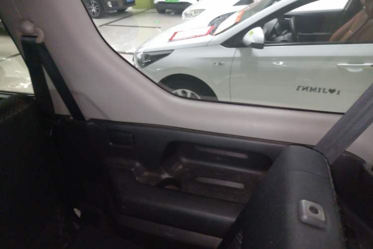 Used Suzuki Jimny 2015 1.3 AT JLX Interior 6
