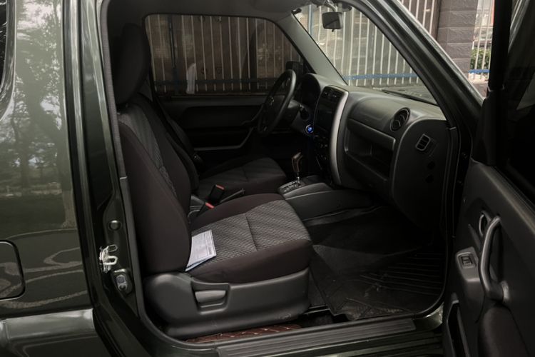 Used Suzuki Jimny 2015 1.3 AT JLX Interior 6