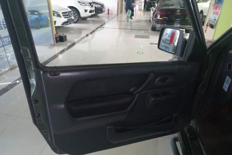 Used Suzuki Jimny 2015 1.3 AT JLX Interior 7