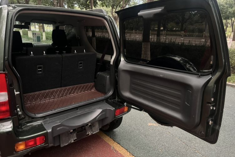 Used Suzuki Jimny 2015 1.3 AT JLX Interior 7