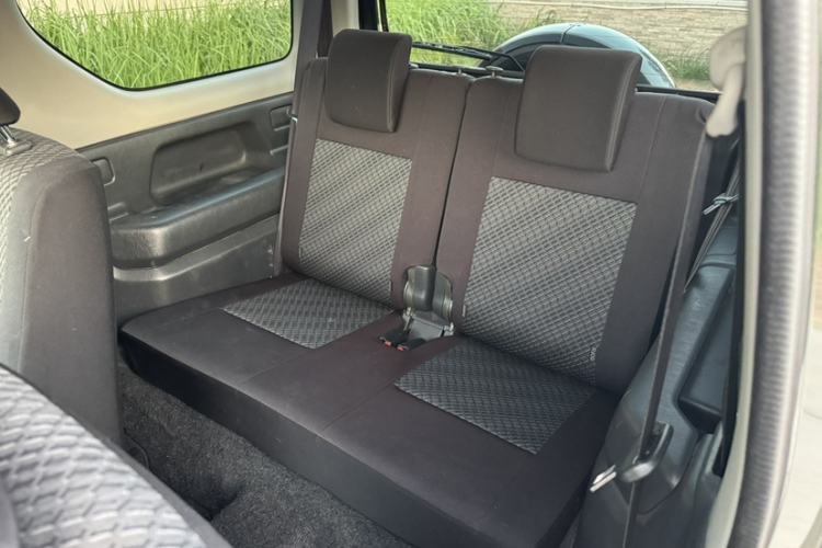 Used Suzuki Jimny 2015 1.3 AT JLX Interior 8