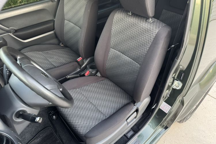 Used Suzuki Jimny 2015 1.3 AT JLX Interior 9