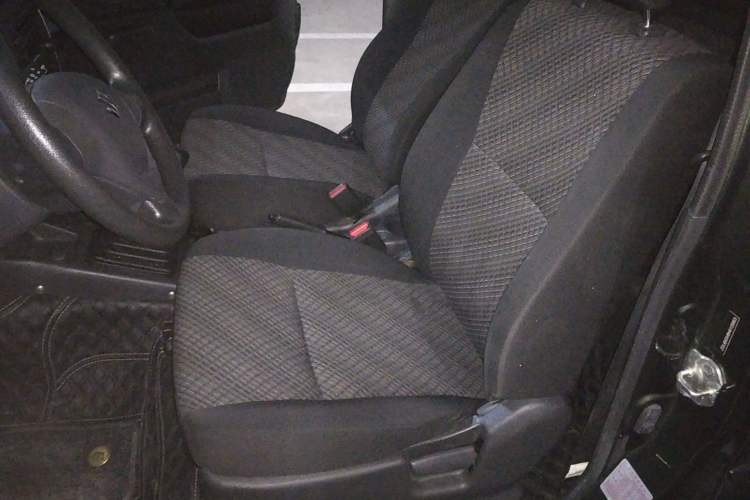 Used Suzuki Jimny 2015 1.3 MT JLX Left Front Seat