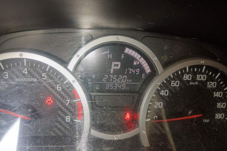 Used Suzuki Jimny 2015 1.3 AT JLX Odometer Close Up