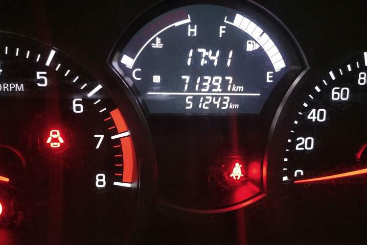 Used Suzuki Jimny 2015 1.3 MT JLX Odometer Close Up