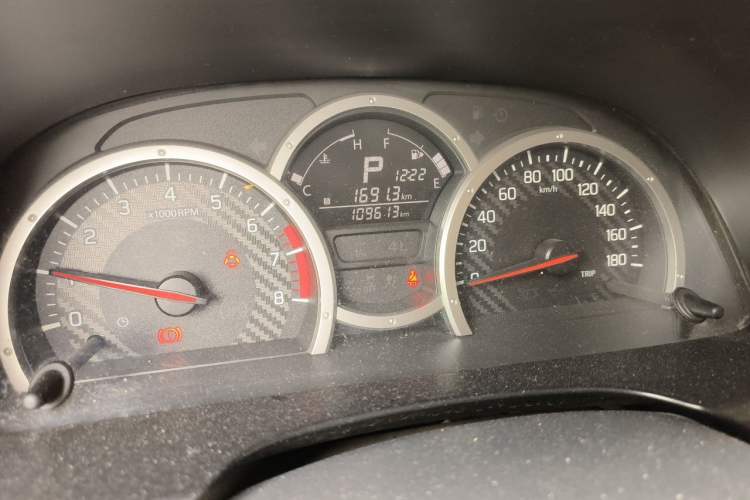 Used Suzuki Jimny 2015 1.3 AT JLX Odometer Close Up