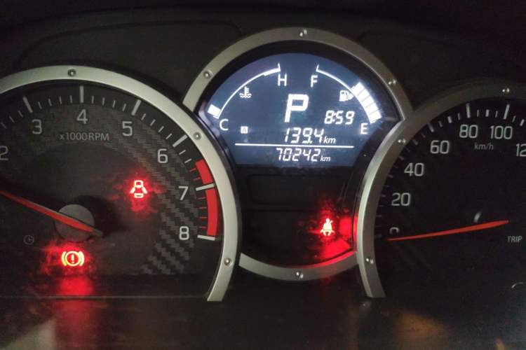 Used Suzuki Jimny 2015 1.3 AT JLX Odometer Close Up