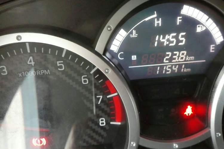 Used Suzuki Jimny 2015 1.3 MT JLX Navigation Edition Odometer Close Up