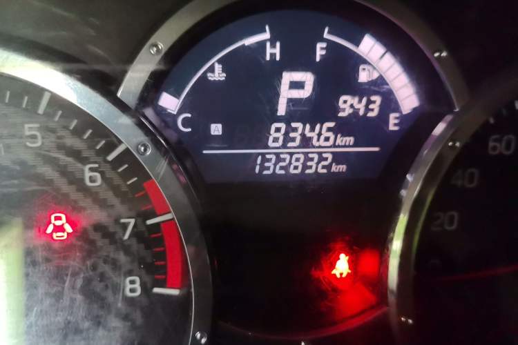 Used Suzuki Jimny 2015 1.3 AT Mode3 Navigation Edition Odometer Close Up