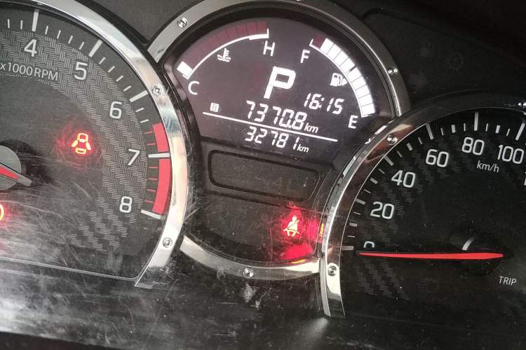 Used Suzuki Jimny 2015 1.3 AT Mode3 Navigation Edition Odometer Close Up