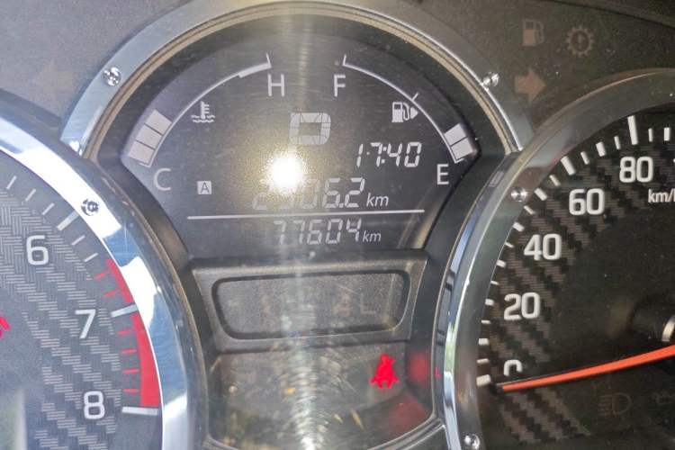 Used Suzuki Jimny 2015 1.3 AT Mode3 Navigation Edition Odometer Close Up