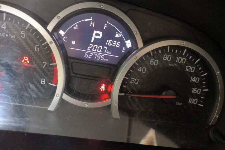 Used Suzuki Jimny 2015 1.3 AT JLX Odometer Close Up