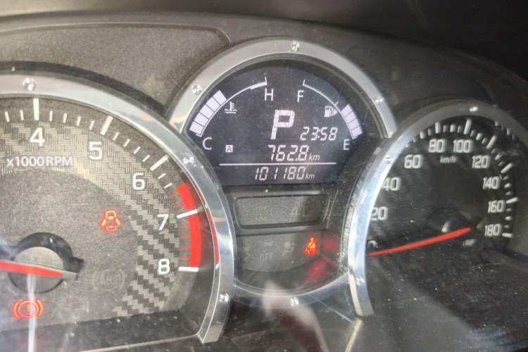 Used Suzuki Jimny 2015 1.3 AT Mode3 Navigation Edition Odometer Close Up