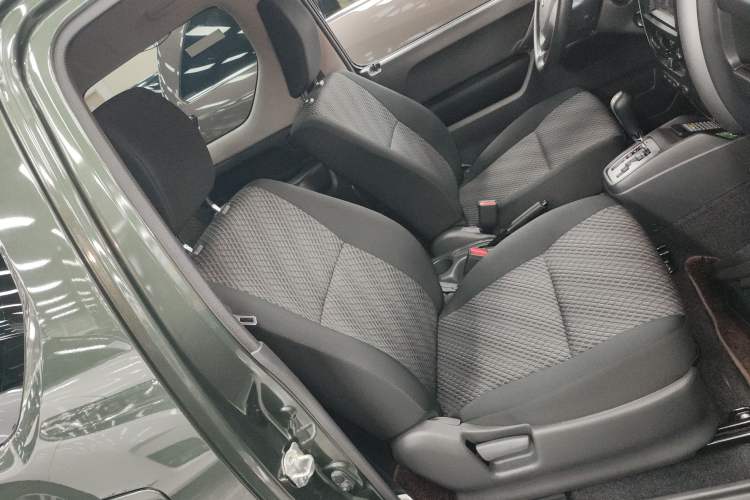 Used Suzuki Jimny 2015 1.3L AT JLX Navigation Edition Right Front Seat
