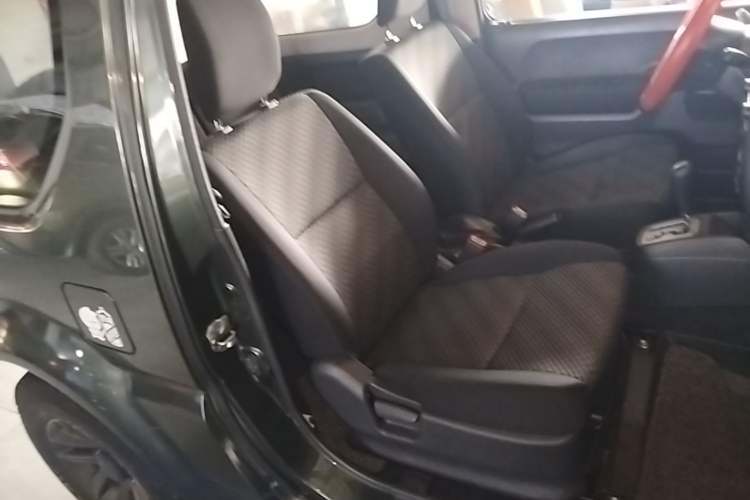 Used Suzuki Jimny 2015 1.3 AT JLX Right Front Seat
