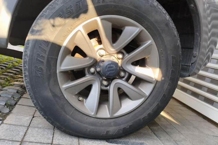 Used Suzuki Jimny 2015 1.3 AT Mode3 Navigation Edition Right Front Wheel Hub